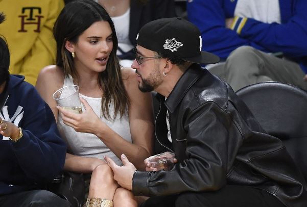Dating: Kendall Jenner Dating Bad Bunny Showing PDA, Found Kissing and Happy
